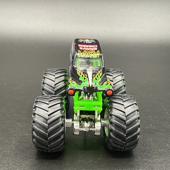 Hot Wheels Monster Jam Grave Digger 1:64 Diecast Monster Truck Black Green - Picture 1 of 13